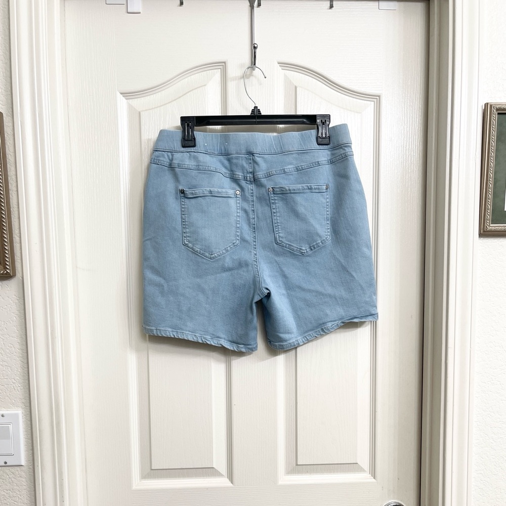 Intro. Love The Fit Light Blue Women's Denim Shorts Size 10 - Picture 2 of 4
